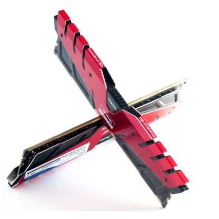 Оперативная память Team Group Dark T-Force ROG (TDRRD416G3000HC16CDC01) 16 ГБ красный