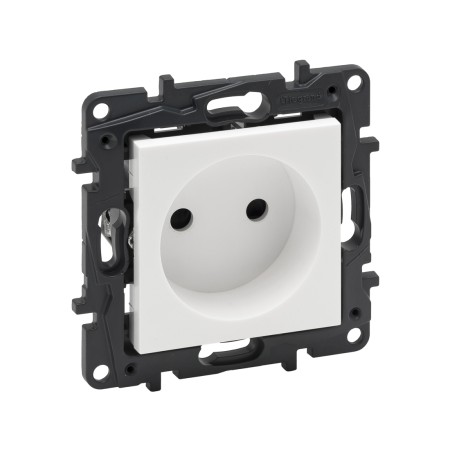 Розетка встраиваемая Legrand Niloe Step 863119 белый