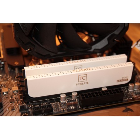 Оперативная память Team Group T-CREATE EXPERT (CTCWD532G6000HC38ADC01) 32 ГБ белый