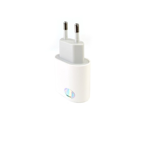 Сетевое зарядное устройство ViTi UC3A (AGV-1534) белый