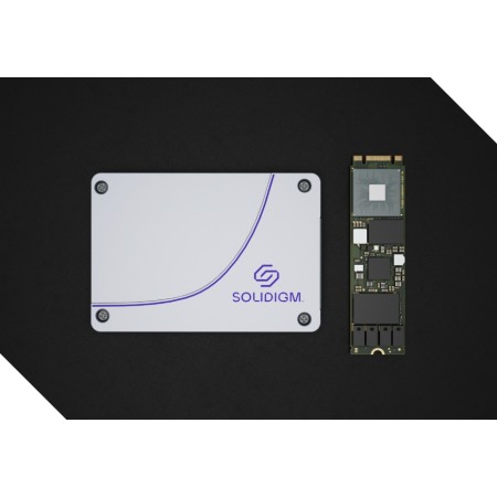 7.68 ТБ SSD диск Solidigm D3-S4520 (SSDSC2KB076TZ1Z) серебристый