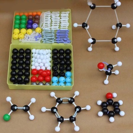 Набор моделей масштабных молекул a set of models of large-scale molecules белый