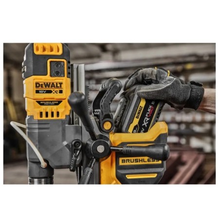Аккумулятор DeWALT FLEXVOLT 18/54V (DCB184G-XJ) черный